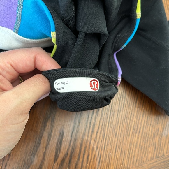 Lululemon reversible capri! Size 4 - Picture 2 of 3